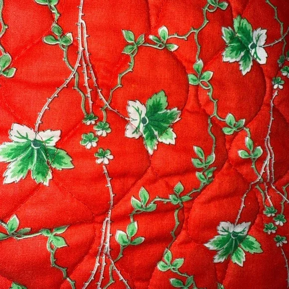 Holiday/Christmas Elegant Red Floral Quilted Placemats - Picture 2 of 4